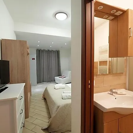 Oda ve Kahvaltı Garibaldi 4*